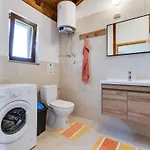 Agis By Interhome Vikendica