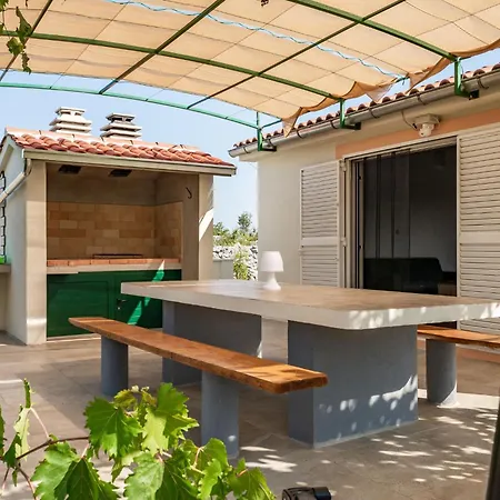 Agis By Interhome Vikendica *